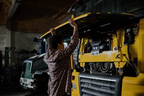 Preparing Work Trucks for Winter: Truck Repair and Maintenance Priorities